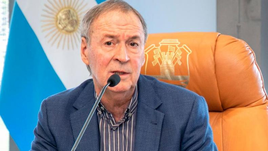 Schiaretti anunció un bono adicional para beneficiarios de la Tarjeta Social