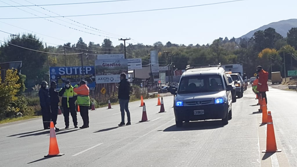 Villa Giardino: gran flujo vehicular en la 38 y poca gente en las calles