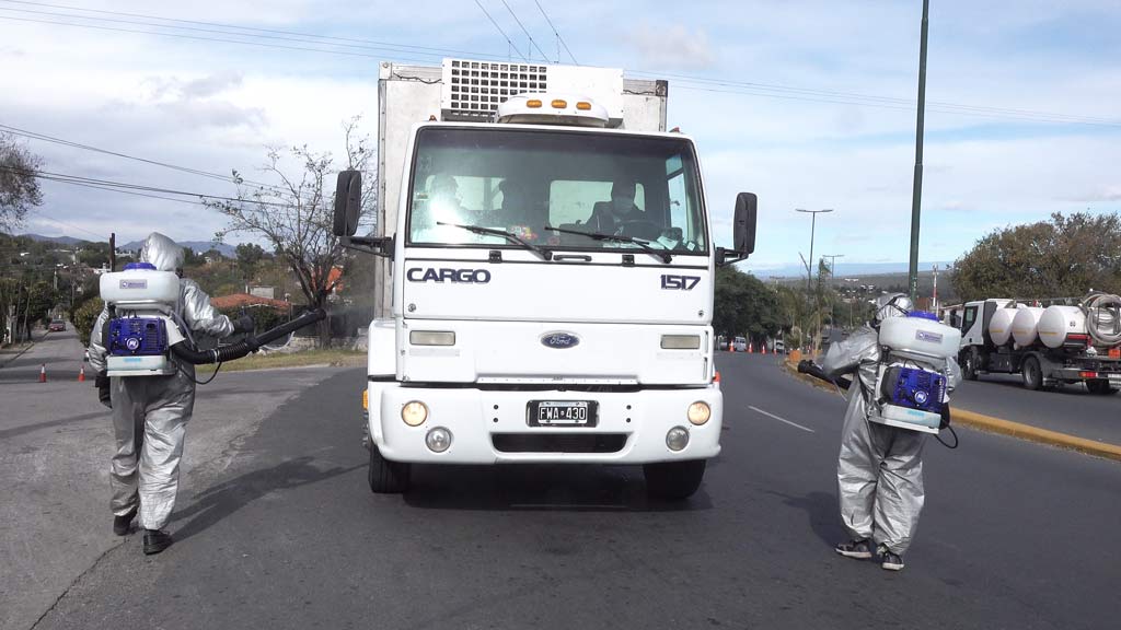 Continua la desinfección vehicular en ingreso sur de La Falda