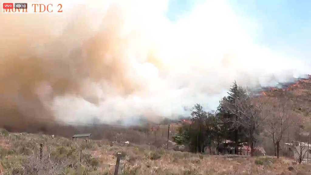 Villa Giardino: combaten incendio en Los Quimbaletes