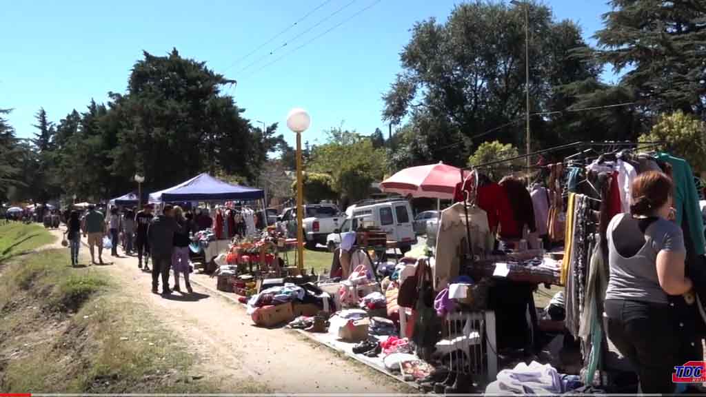 Feria de Huerta Grande: un fenómeno social que crece con la crisis económica