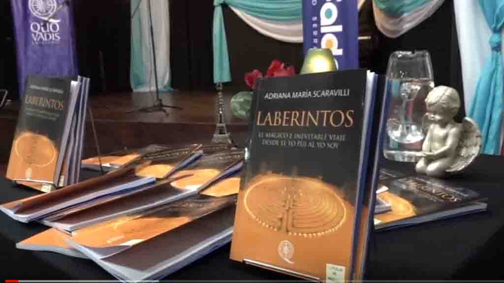 Se presentó el libro "Laberintos" en el salón Marechal de La Falda