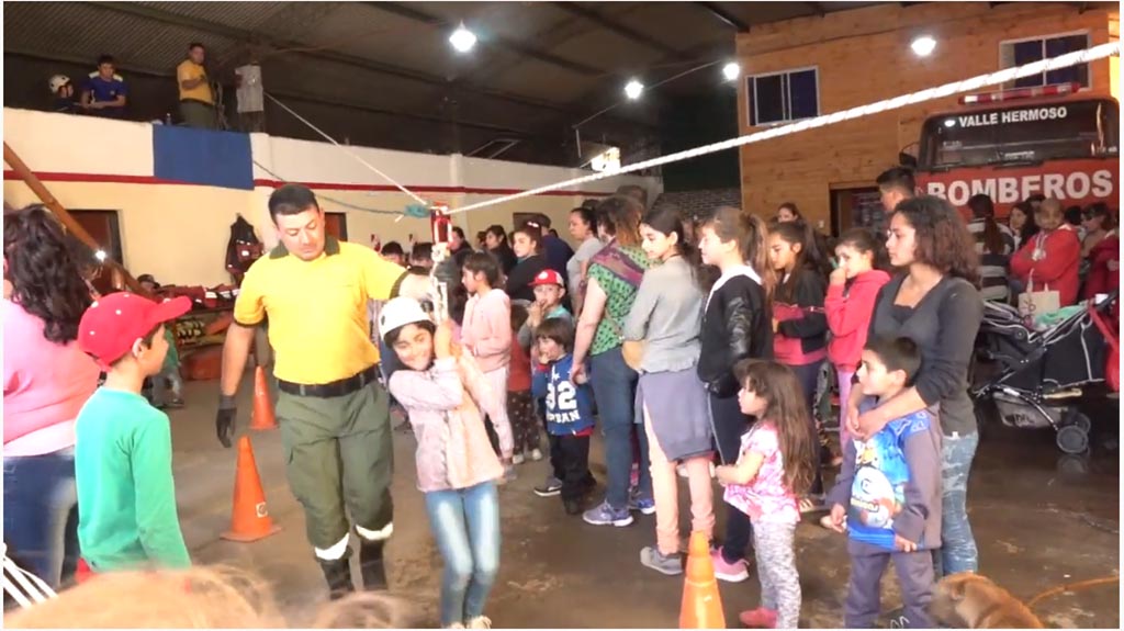 Los Bomberos de Valle Hermoso festejaron en sus instalaciones el Día del Niño