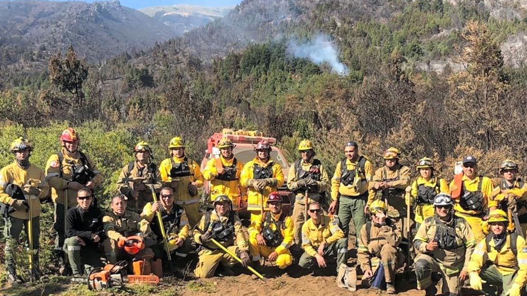 Oficial Molina: Bomberos de la agrupación en El Bolsón