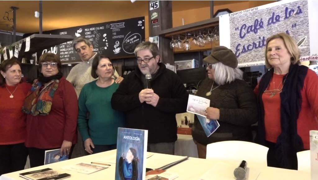 Un aluvión de palabras pobló la tarde del Café de los Escritores en Villa Giardino