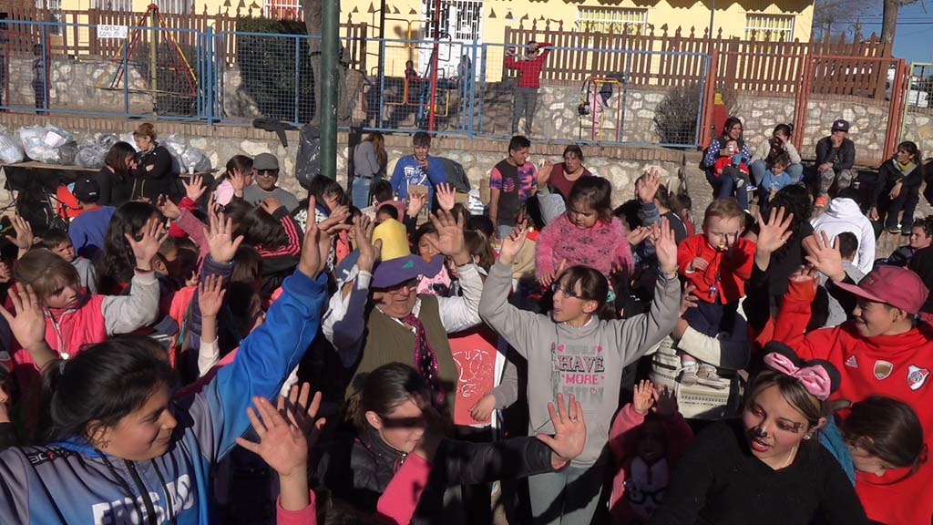 La Falda, vecinos del Barrio Río Grande realizaron el festejo anticipado a los niños