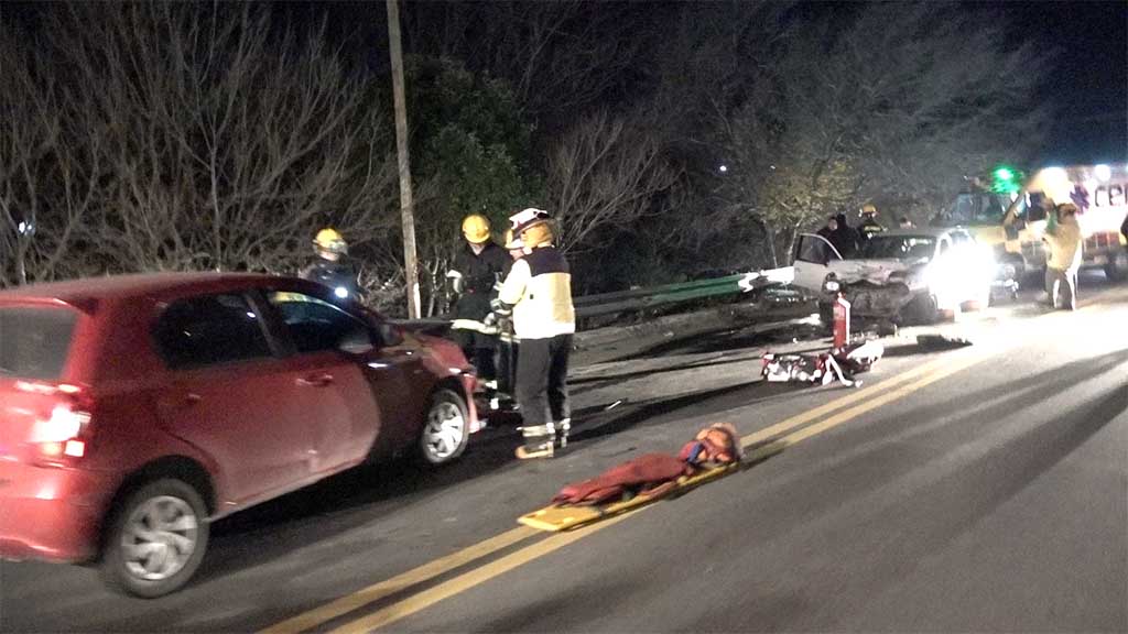 Huerta Grande: choque frontal de 2 vehículos en curva de los polleros