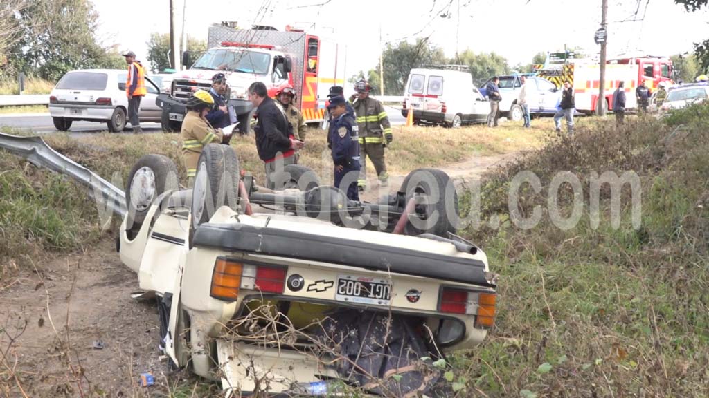 Milagro en Huerta Grande: madre y bebé ilesos luego de chocar y volcar en automóvil