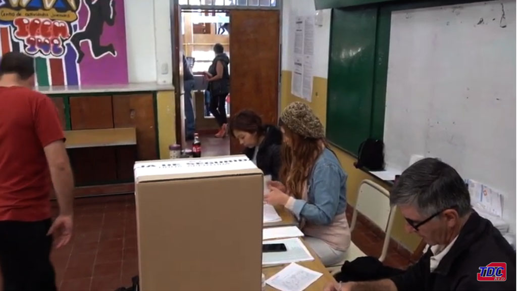 Cobertura elecciones - recorrido por escuelas de La Falda -2 parte