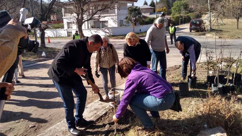 Día del árbol y continuidad de plan de reforestación autóctona en Villa Giardino