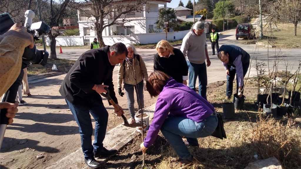 Día del árbol y continuidad de plan de reforestación autóctona en Villa Giardino