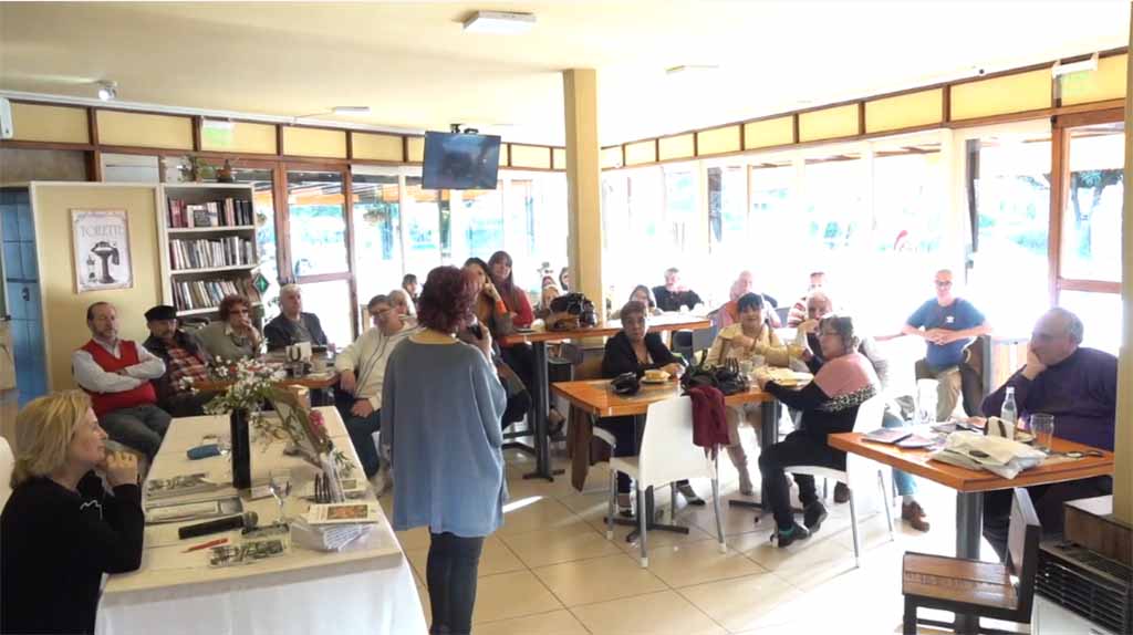 El café de agosto tiene aroma a palabras, música y colores