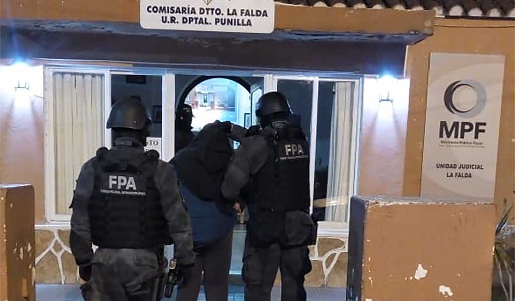 Villa Giardino: Pareja detenida por comercializar cocaína y marihuana 