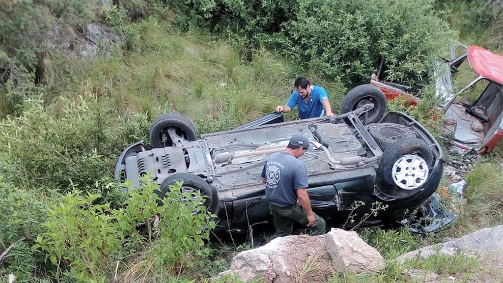 Odisea de turistas que se desbarrancaron en camino a cerveceros